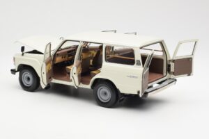 Toyota Land Cruiser J60 Blanc Kyosho 1:18 08956W Métal — image 5 sur 8