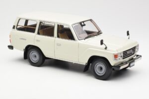 Toyota Land Cruiser J60 Blanc Kyosho 1:18 08956W Métal — image 6 sur 8