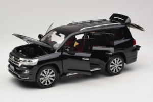 Toyota Land Cruiser LC200 Noir Kengfai 1:18 KF024-13 Métal — image 2 sur 8