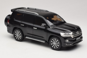 Toyota Land Cruiser LC200 Noir Kengfai 1:18 KF024-13 Métal — image 6 sur 8