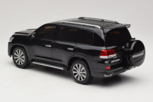 Toyota Land Cruiser LC200 Noir Kengfai 1:18 KF024-13 Métal — image 7 sur 8