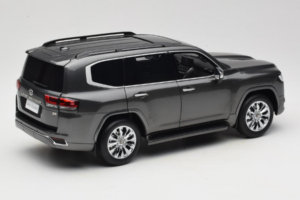 Toyota Land Cruiser LC300 ZX Gris LCD 1:18 LCD18013-ZX-GR Métal — image 3 sur 8