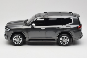 Toyota Land Cruiser LC300 ZX Gris LCD 1:18 LCD18013-ZX-GR Métal — image 4 sur 8