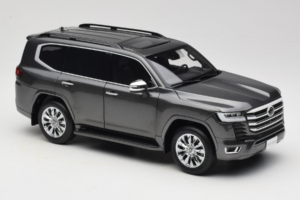 Toyota Land Cruiser LC300 ZX Gris LCD 1:18 LCD18013-ZX-GR Métal — image 6 sur 8