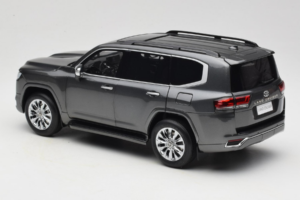 Toyota Land Cruiser LC300 ZX Gris LCD 1:18 LCD18013-ZX-GR Métal — image 7 sur 8