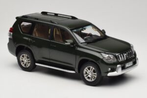 Toyota Land Cruiser Prado J150 Vert Paudi Model 1:18 623132-GR Métal — image 6 sur 8