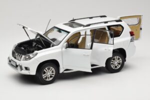 Toyota Land Cruiser Prado J150 Blanc Paudi Model 1:18 623132-WH Métal — image 2 sur 8