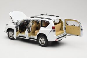 Toyota Land Cruiser Prado J150 Blanc Paudi Model 1:18 623132-WH Métal — image 5 sur 8