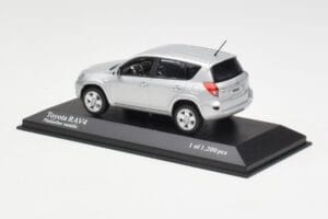 Toyota RAV4 XA30 Argent Minichamps 1:43 400166570 Métal — image 3 sur 4