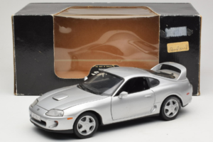 Toyota Supra A80 Argent Kyosho 1:18 8847 Métal — image 8 sur 8