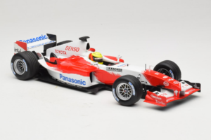 Toyota TF105 #17 R. Schumacher Panasonic Toyota Racing Showcar 2005 Minichamps 1:18 100050087 Métal — image 4 sur 7