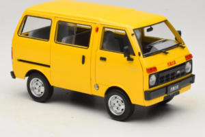 Toyota TJ110 Tianjin Huali Jaune OEM 1:18 TOYOTA014 Métal — image 6 sur 8