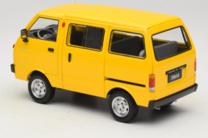 Toyota TJ110 Tianjin Huali Jaune OEM 1:18 TOYOTA014 Métal — image 7 sur 8