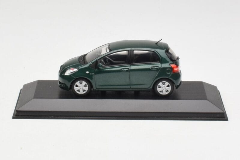 Toyota Yaris XP10 Oxford Green Minichamps 1:43 400166501 Métal