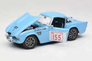 Triumph TR4 Rally Car Revell 1:18 8773 Métal — image 2 sur 8