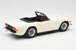 Triumph TR6 PI Blanc Minichamps 1:18 155132035 Métal — image 2 sur 6