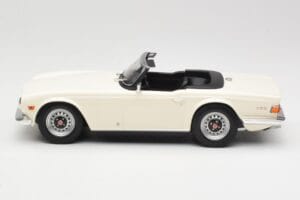 Triumph TR6 PI Blanc Minichamps 1:18 155132035 Métal — image 3 sur 6