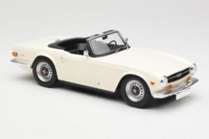 Triumph TR6 PI Blanc Minichamps 1:18 155132035 Métal — image 4 sur 6