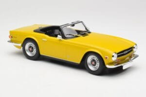 Triumph TR6 RHD Jaune Minichamps 1:18 155132034 Métal — image 4 sur 6