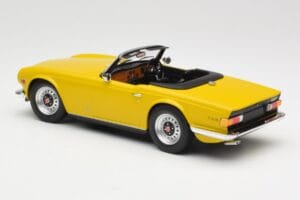 Triumph TR6 RHD Jaune Minichamps 1:18 155132034 Métal — image 5 sur 6