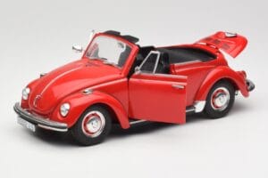 Volkswagen 1302 LS Cabriolet Rouge Revell 1:18 08470 Métal — image 2 sur 8