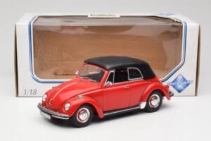 Volkswagen 1302 LS Cabriolet Rouge Revell 1:18 08470 Métal — image 8 sur 8
