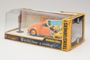 Volkswagen Beetle Bumblebee Transformers With Figure Metals Diecast 1:24 30114 Métal — image 3 sur 3