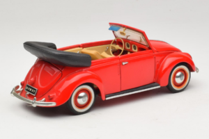 Volkswagen Beetle Cabriolet Rouge Maisto 1:18 56010 Métal — image 3 sur 8