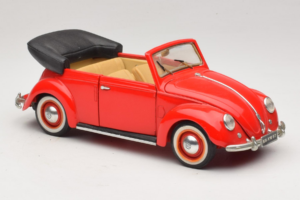 Volkswagen Beetle Cabriolet Rouge Maisto 1:18 56010 Métal — image 6 sur 8