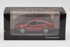 Volkswagen Bora Mk4 Red Metallic Minichamps 1:43 VW003 Métal — image 4 sur 4