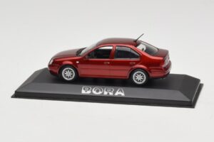 Volkswagen Bora Mk4 Red Metallic Minichamps 1:43 VW003 Métal