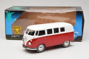 Volkswagen Combi T1 Rouge & Blanc Solido 1:18 8031 Métal — image 8 sur 8