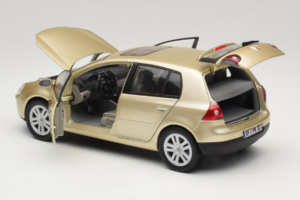 Volkswagen Golf Mk5 Light Bronze Metallic Bburago 1:18 09930201W Métal — image 5 sur 8