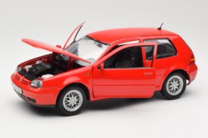 Volkswagen Golf Mk4 GTI Rouge Revell 1:18 08943 Métal — image 2 sur 8