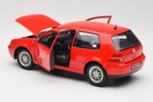 Volkswagen Golf Mk4 GTI Rouge Revell 1:18 08943 Métal — image 5 sur 8