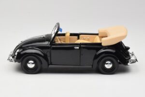 Volkswagen Coccinelle Cabriolet Noir Maisto 1:18 37800-M6 Métal — image 4 sur 8