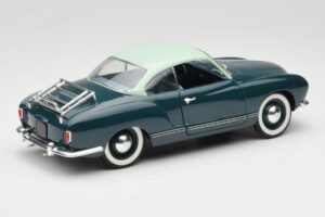 Volkswagen Karmann Ghia Bleu Solido 1:18 8061 Métal — image 3 sur 8