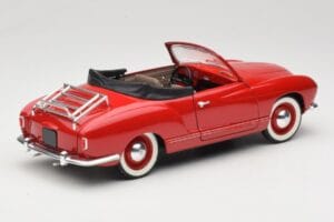Volkswagen Karmann Ghia Cabriolet Rouge Solido 1:18 8058 Métal — image 3 sur 8