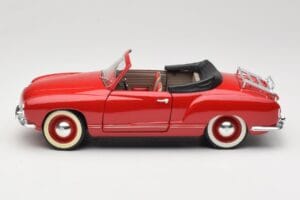 Volkswagen Karmann Ghia Cabriolet Rouge Solido 1:18 8058 Métal — image 4 sur 8