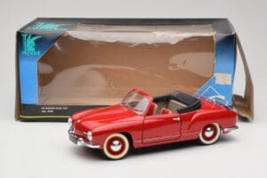 Volkswagen Karmann Ghia Cabriolet Rouge Solido 1:18 8058 Métal — image 8 sur 8