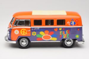 Volkswagen Microbus T1 Flower Power Road Signature 1:18 92329 Métal — image 4 sur 8