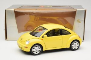 Volkswagen New Beetle Jaune Bburago 1:18 BEETLE001 Métal — image 8 sur 8