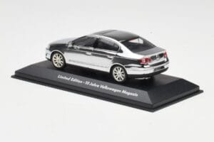Volkswagen Passat B6 Chrome Silver 10 Years Volkswagen Magazine Minichamps 1:43 PASSAT004 Métal — image 3 sur 4