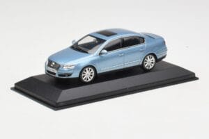 Volkswagen Passat B6 Blue Metallic Minichamps 1:43 PASSAT002 Métal — image 2 sur 4
