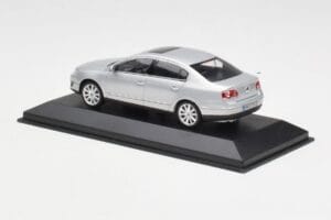 Volkswagen Passat B6 Argent Minichamps 1:43 PASSAT003 Métal — image 3 sur 4