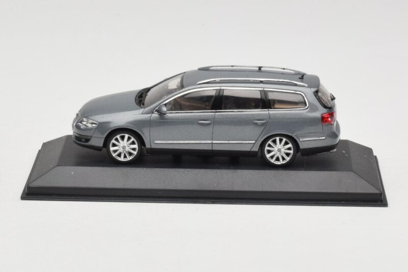 Volkswagen Passat B6 Variant Grey Metallic Minichamps 1:43 PASSAT005 Métal