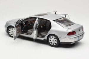 Volkswagen Phaeton D1 Silver Metallic AUTOart 1:18 79742 Métal — image 5 sur 8