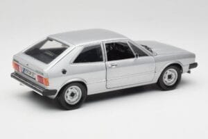 Volkswagen Scirocco GT Mk1 Silver Metallic Revell 1:18 08833 Métal — image 3 sur 8