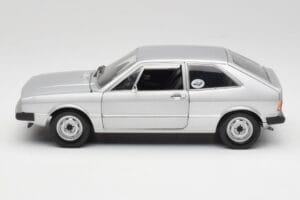 Volkswagen Scirocco GT Mk1 Silver Metallic Revell 1:18 08833 Métal — image 4 sur 8