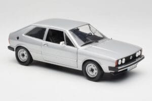 Volkswagen Scirocco GT Mk1 Silver Metallic Revell 1:18 08833 Métal — image 6 sur 8
